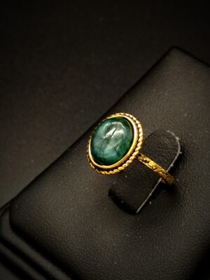 FARIDA Ring - Natural Emerald